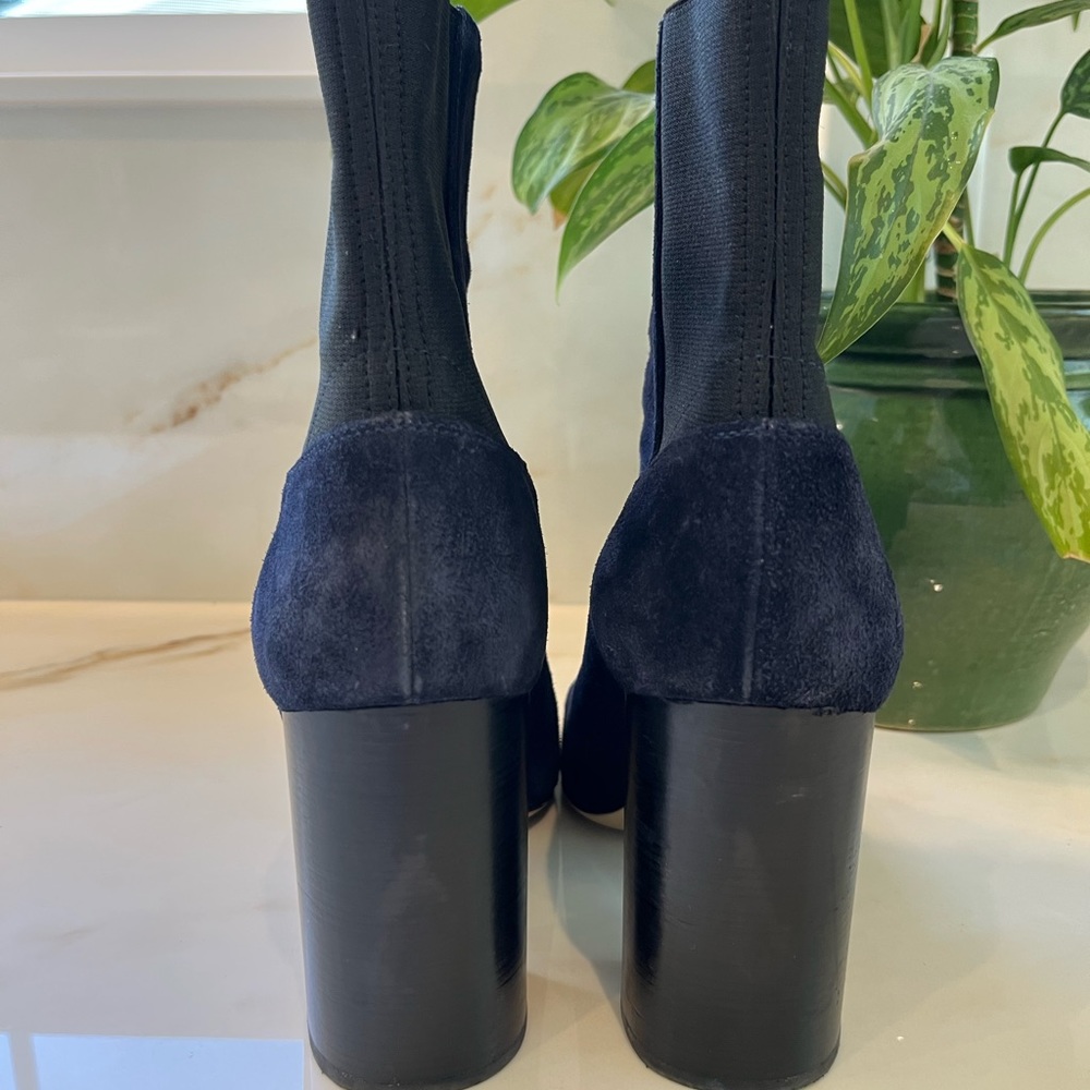 Rag & Bone Navy Blue Suede Agnes booties Size 7.5